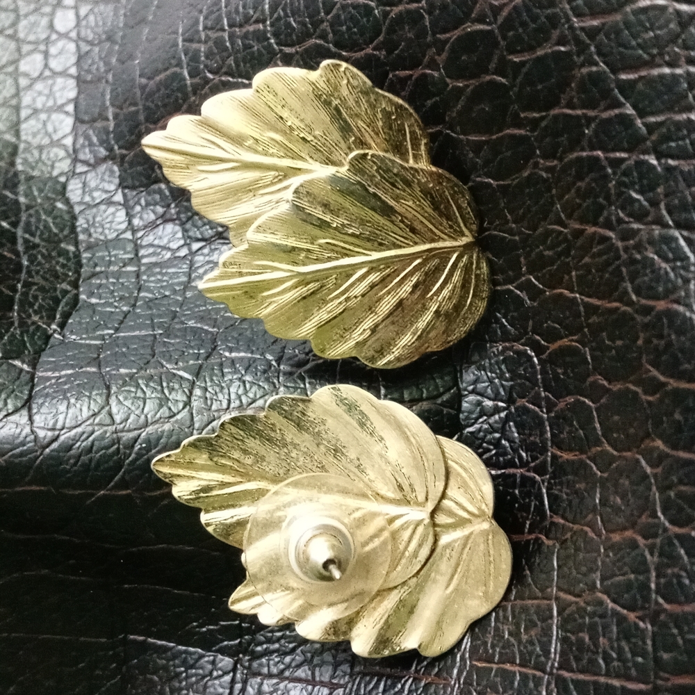 Double leaf gold tone earrings